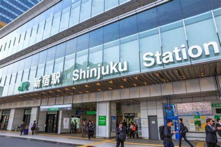 練馬駅から新宿駅までの行き方ガイド｜電車・所要時間・乗換のコツ